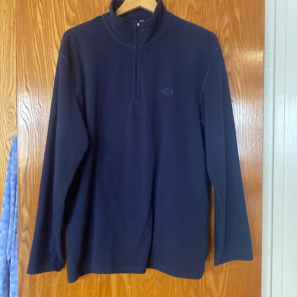 Mens The NorthFace classic long sleeve navy soft 100% poly Women can wear